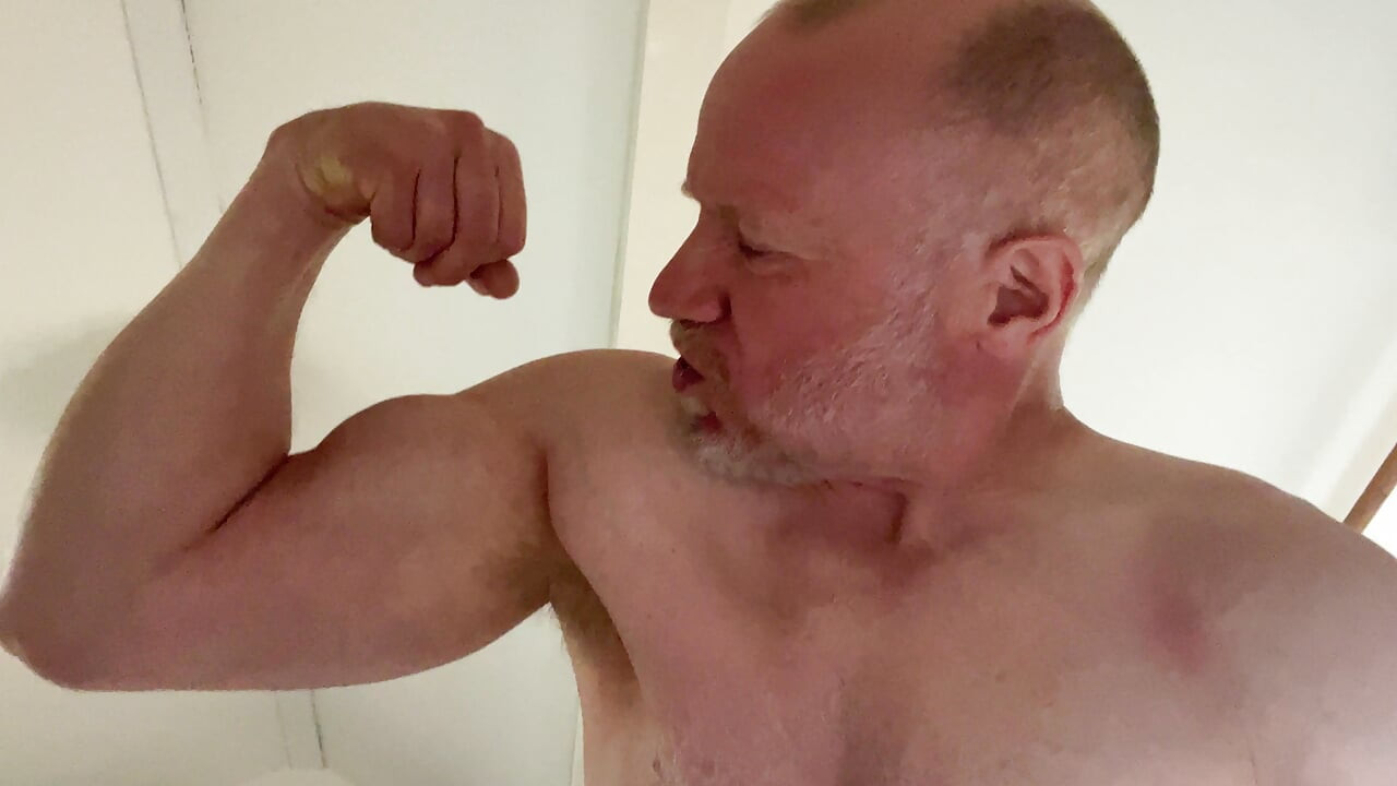 Big verbal muscle Daddy close up fucking POV, flexing grunting and spraying you with cum