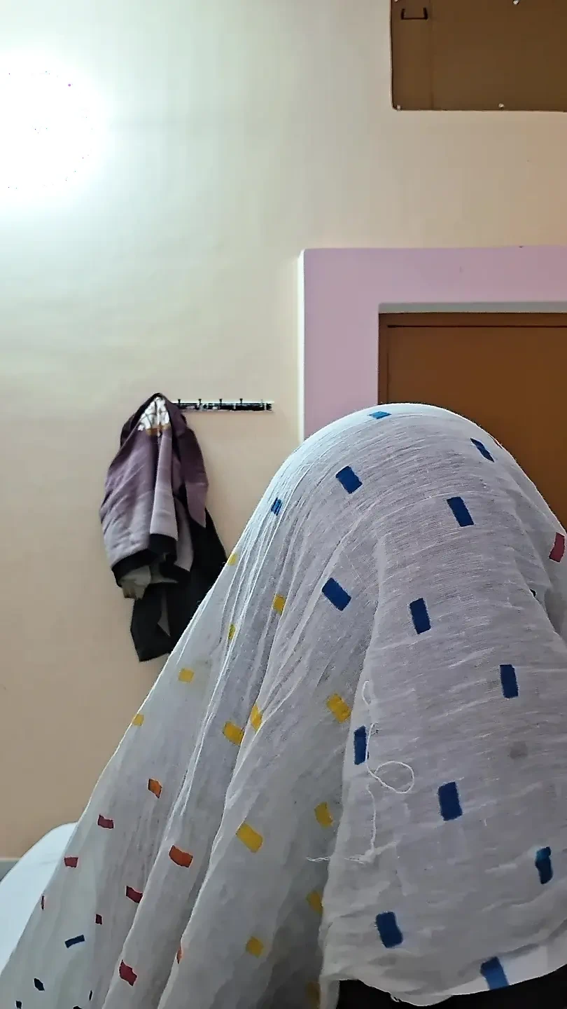 火辣印度德西继母在酒店房间与丈夫发生性关系