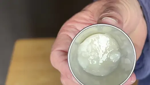 Boşalmak için bolca döl topluyor