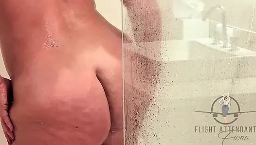 Kupikir aku lagi sendirian di kamar mandi