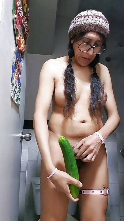 Por ser uma puta, deram-me uma boa porrada no rabo
