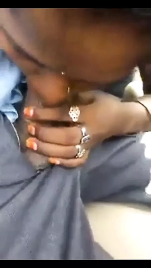 Desi Girl gives Blowjob Inside Car