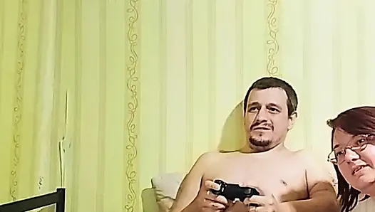 Üvey kız kardeşin meydan okuması oyunun ilk seviyesini geçti