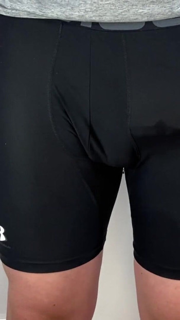 「タイトパンツで巨大チンポハンズフリーアナルバイブ中出し」から必見の瞬間