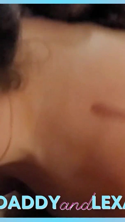 Nezapomenutelný okamžik z kompilace "Shemale trans žena deepthroat a polykání kouření spermatu"