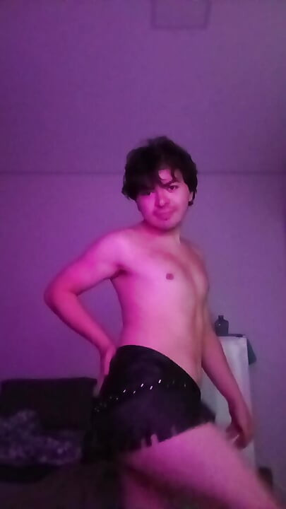 putri gay rata-rata memakai rok kulit lateks koboi