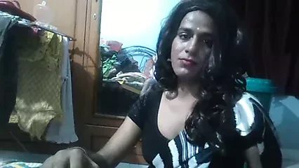 Sexy TG female on cam