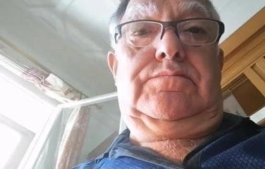 Шоу дедушки перед вебкамерой