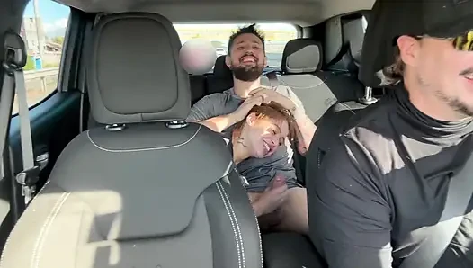 Ich habe das Paar auf dem Rücksitz von Uber erwischt und sie fahren lassen