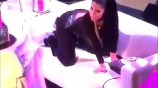 Nikki Minaj schüttelt ihren Arsch