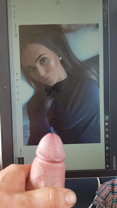 Cumtribute za seksi karoline