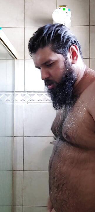 King gainer in shower