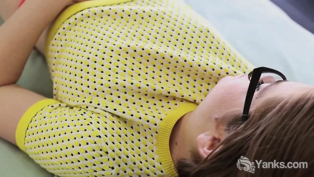 Yanks Beauty Lucie Bee Rubs One Out