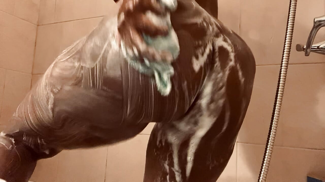 Miss Twerksum (Shower Tease)