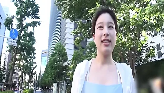 A125G08 Interviewing a beautiful part-time worker jogging with her big breasts, hooking up and filming her for a sexy climax!