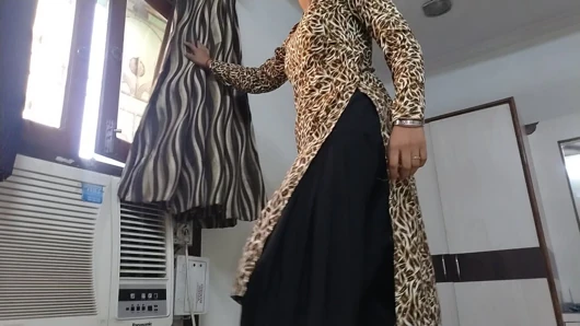 When the girlfriend did not come, the boyfriend brought the hot cute bestie, spit in the ass of Oyo bestie and inserted his thick cock into Hindi audio
