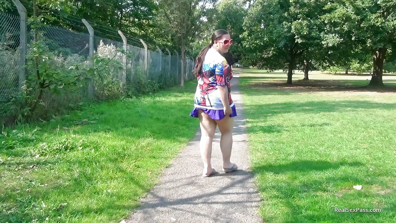 Short and thick brunette outdoor pising and public flashing
