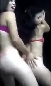 Elles bougent bien, ces petites salopes !