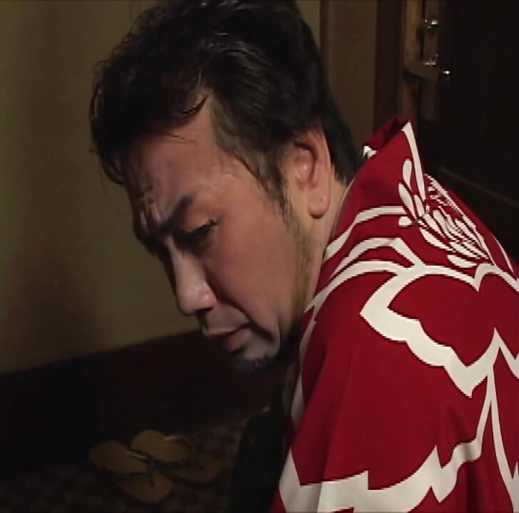 P135G05 The Good Times of the Showa Era! Apostando tudo em uma loja de chindon!? Um drama sensual ligeiramente erótico entre um homem e uma mulher!