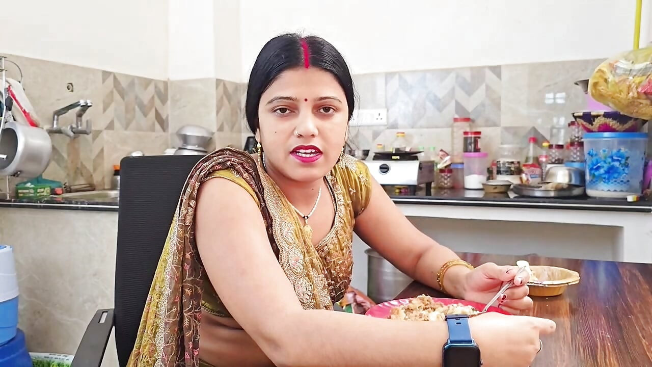 Meri ht bhabhi ne mujhe tab pakara jab main mere kamre men poori tarah se hastmaithun kar raha tha