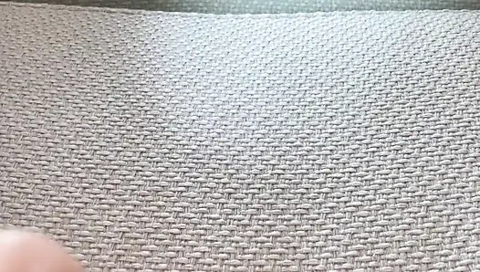 Она начинает играть возле зеркала и не останавливайтесь, пока не будет оргазм