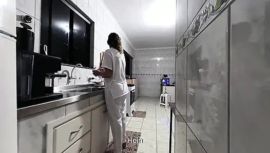 Распорядок кримпая горничной на ее новой работе.