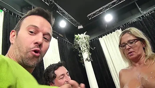 Memek tante seksi dengan toket besar dientot habis-habisan