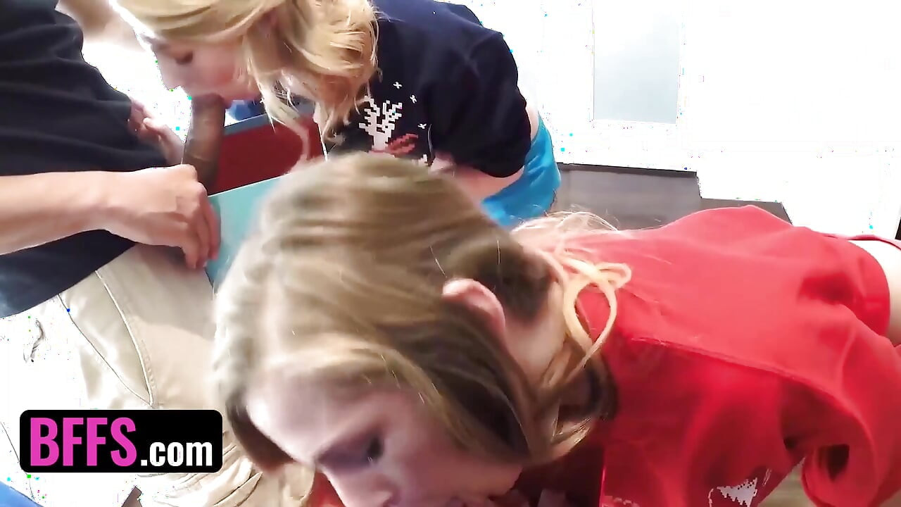 BFFS - Dua Awek Comel Sydney Cole dan Moriah Tyler Recieve Hadiah Nakal Dalam Kotak Dari Lelaki Nakal