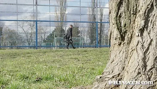 Lady Dee, Anna Rose и Katy Sky имеют хардкорную тренировку в спортзале