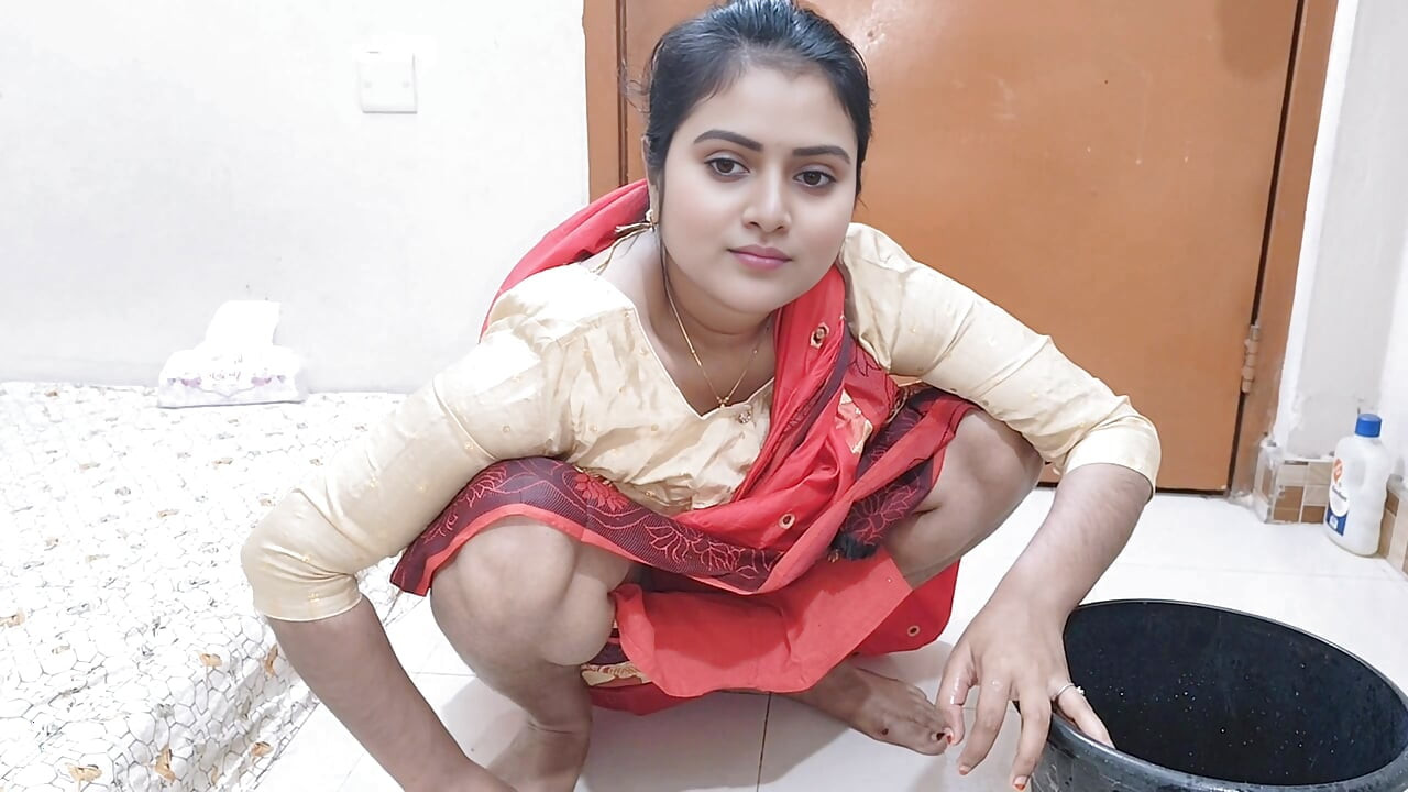 Ur-Eshita. Vakker hushjelp jævla Nyt tiden Utmerket video .