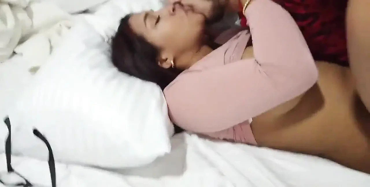 Brunette with Big Natural Tits Fucks Deliciously and Without a Condom I Found Her on a Dating App