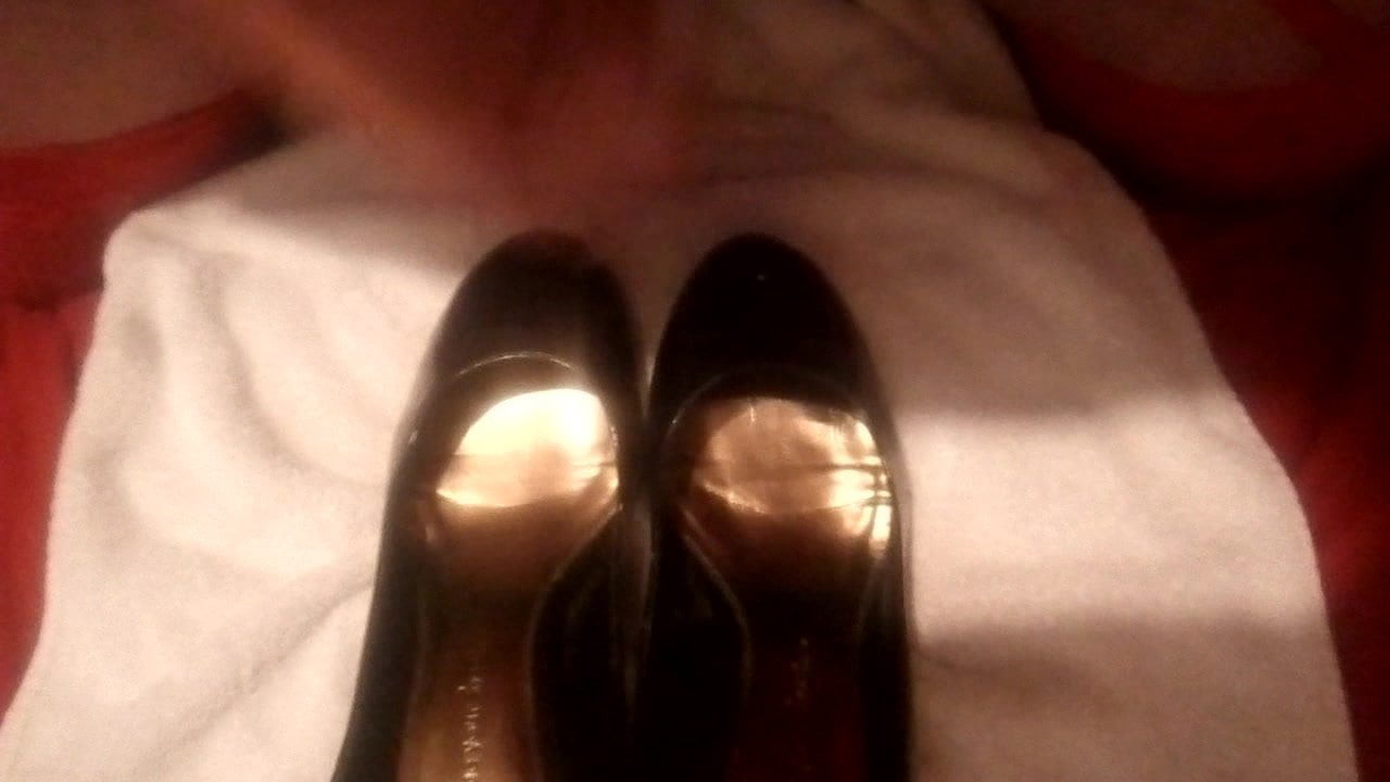 Cumming over sexy heels