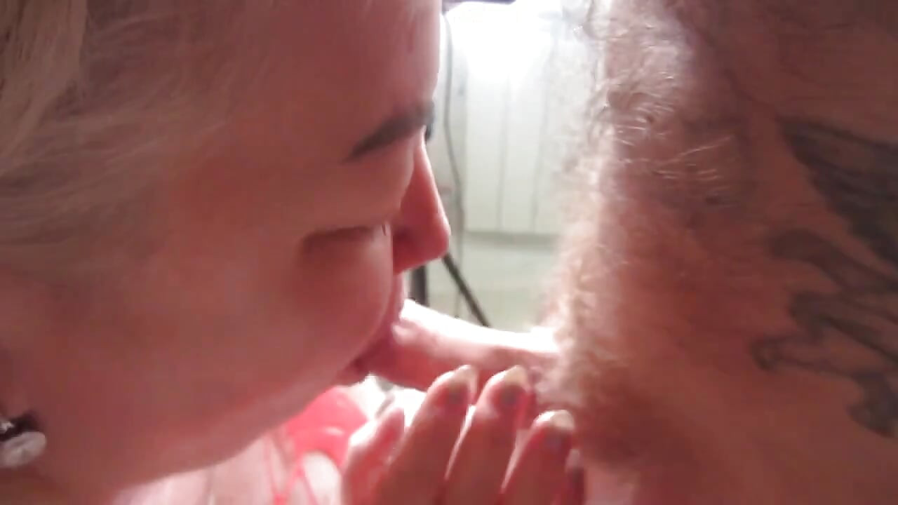 熟女岳母吹箫, 我射在她的舌头上