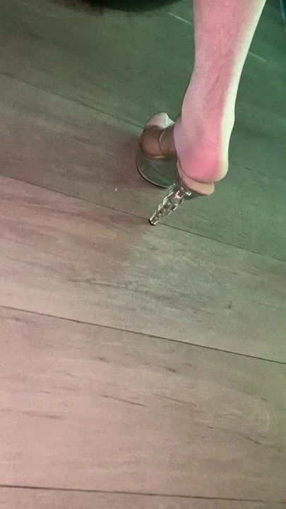 RAiNHA ViVi TRAVESTi DOMiNADORA FEMiNiZANDO ESCRAVOS