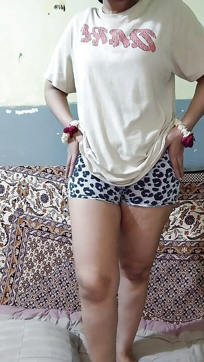 德西女孩在枕头上哼啪