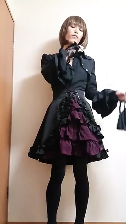 Asian CD plays whith cock