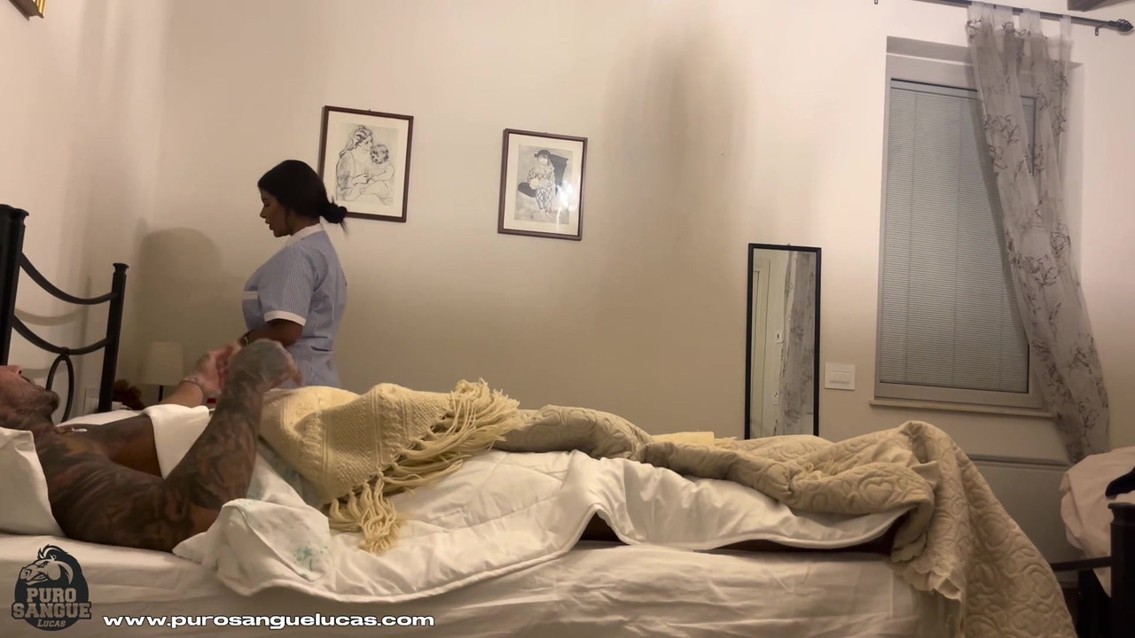 和一个大奶子拉丁清洁女郎给我的老婆戴绿帽