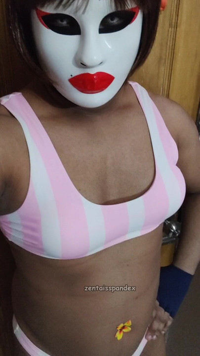 مثير المتحولين جنسيا CD FemBoy صالة الألعاب الرياضية تجريب اللياقة البدنية