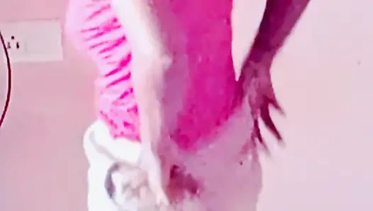 Mantan pacarku dengan toket besar ngirim video ganti baju sama pacarnya