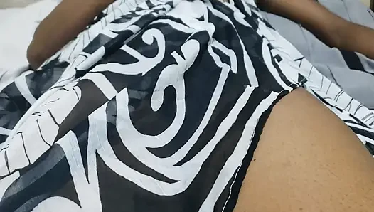 Tombul ateşli orta yaşlı seksi kadın en kıllı amcıkla sikişiyor yakın çekim