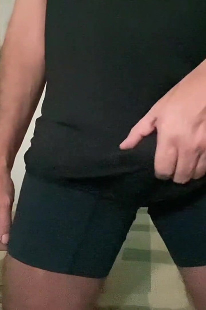 大きなペニスを持つ成熟男性のマスターベーション パート1