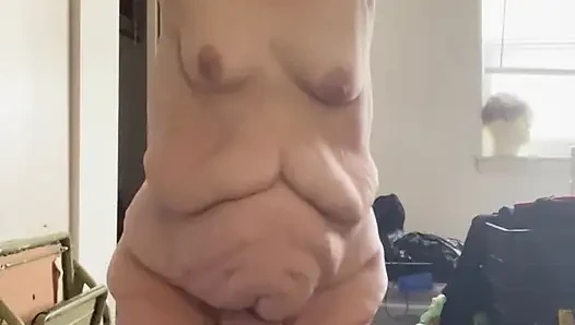 Wanita cantik besar aneh!
