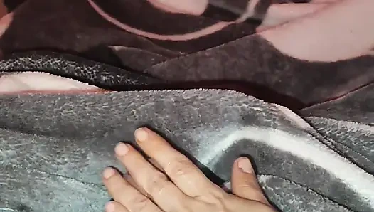 Я включила его на публике и закончила его дома. Дикая и доминантная дрочка и большой камшот!