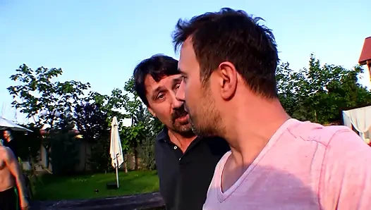 Sarışın açık Havada Grup Seks DP Üçlü Sikiş Festivali