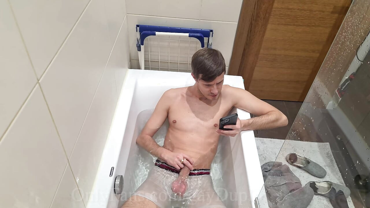 Twink Underwater Cum in Sexy Boxers and Several Cameras