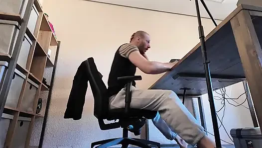 Jerking off to Porn