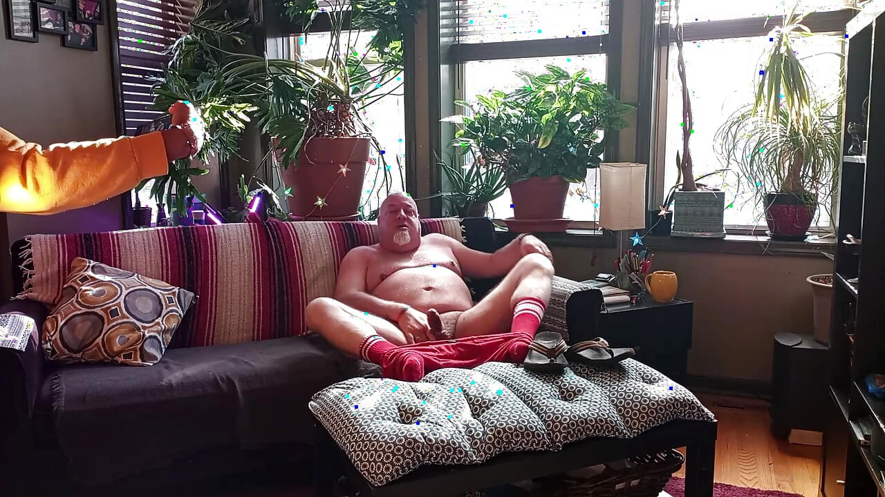 Bear Jerks off in Flip Flops - Bonus Feature Included at the End