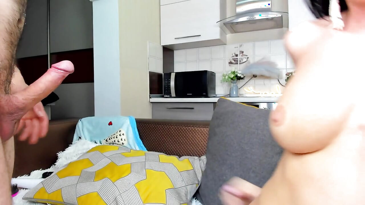 Alice üvey erkek kardeşi tarafından cezalandırıldı