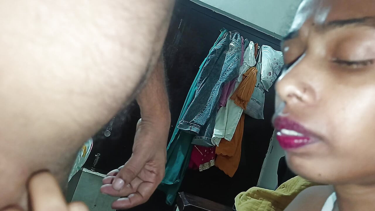 Pati gya tha bahar iska faida utha kai bhabhi ne apne boyfriend ko bula ke chudai ki
