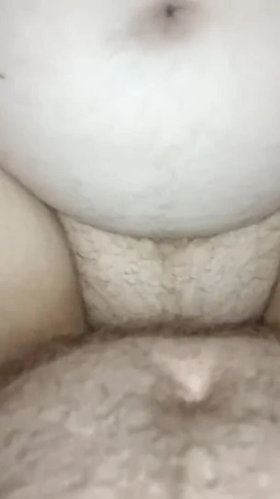 熟女屁股，继阿姨挑逗继侄子的鸡巴。 | 短片 1